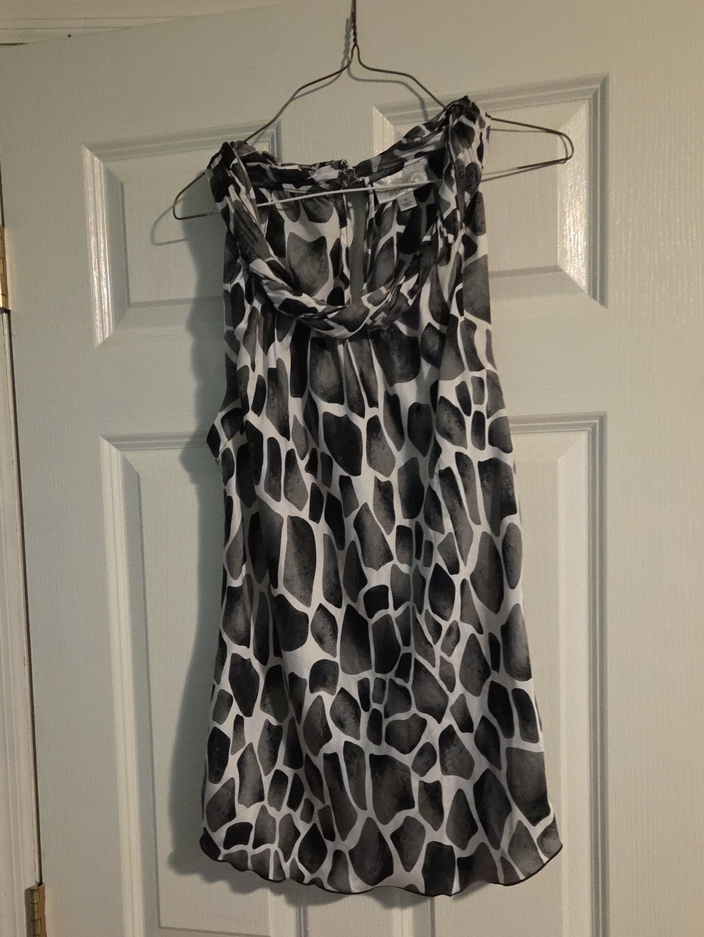 dressbarn Black and White Abstract Sleeveless Top